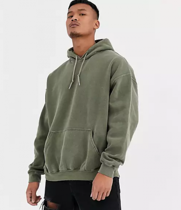 Hoodie vintage dengan potongan oversized